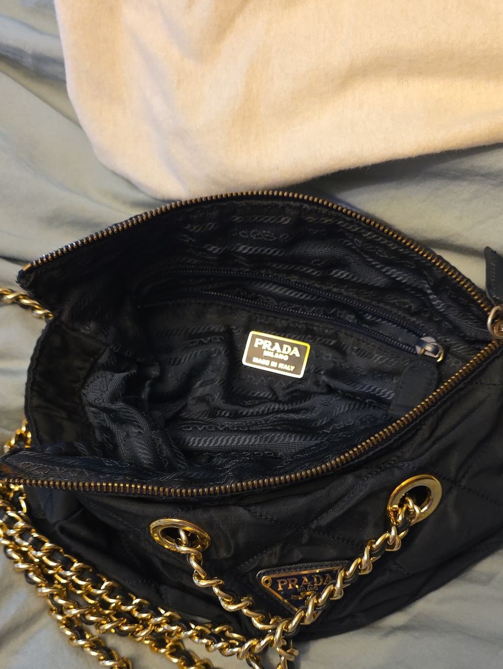 Prada Quilted Shoulder Bag in Black - Picture 4 of 6